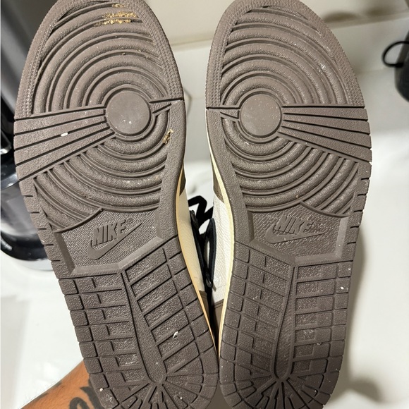 Travis Scott Jordan 1 Mocha High - Picture 3 of 4
